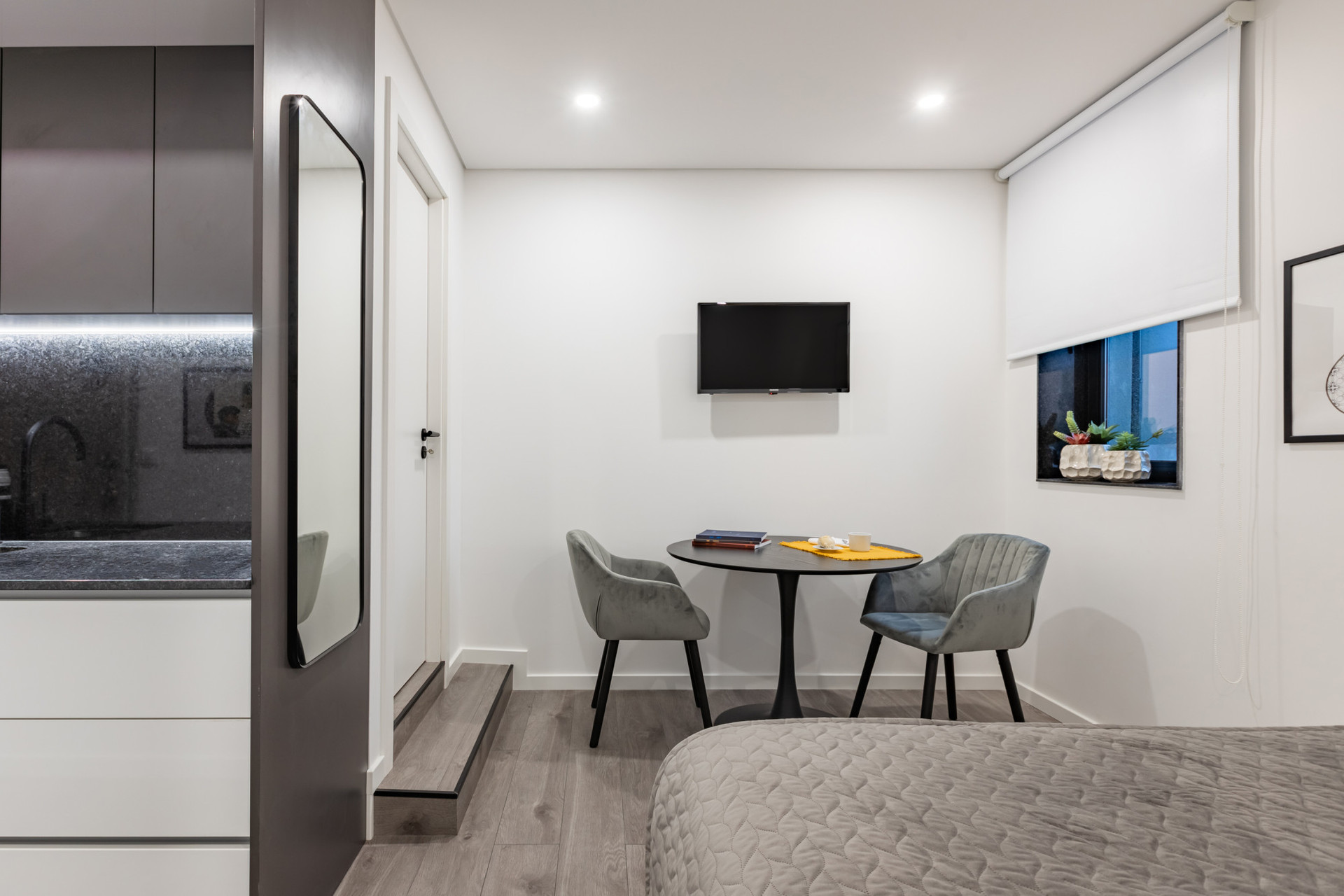 Studio with Double Bed, TV, Kitchenette and Dining Table