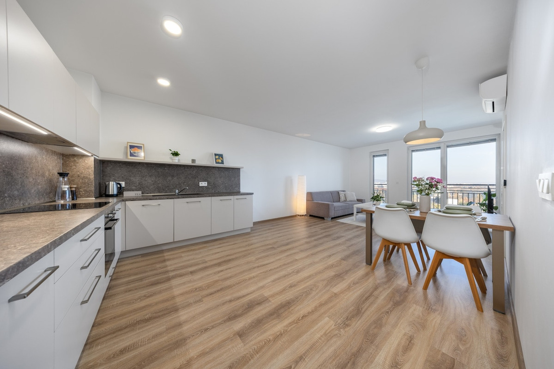 Full kitchen