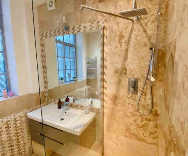Stylish 2 Bed | Walk to Harrods, Fiber WiFi