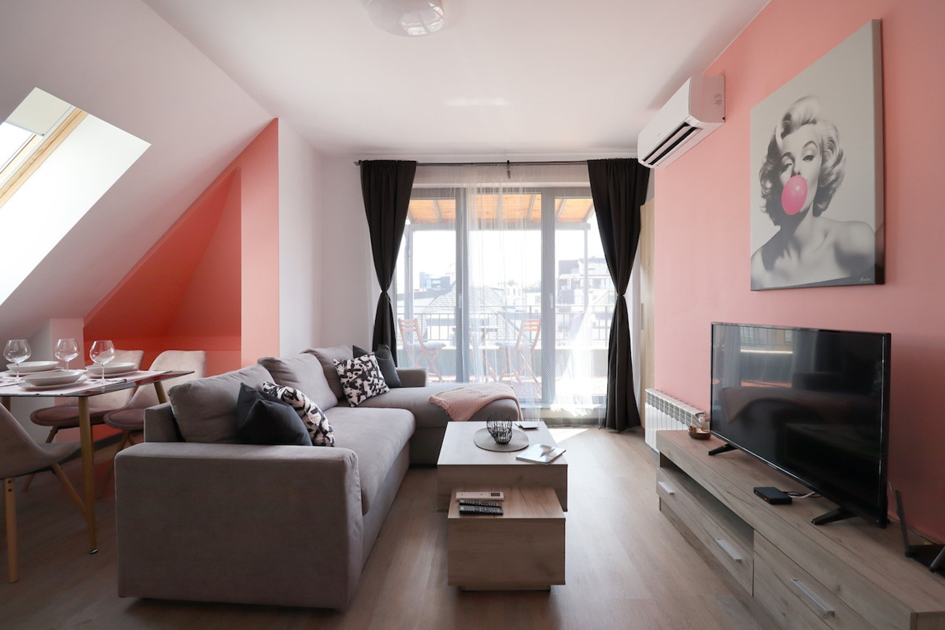 Living room image 2