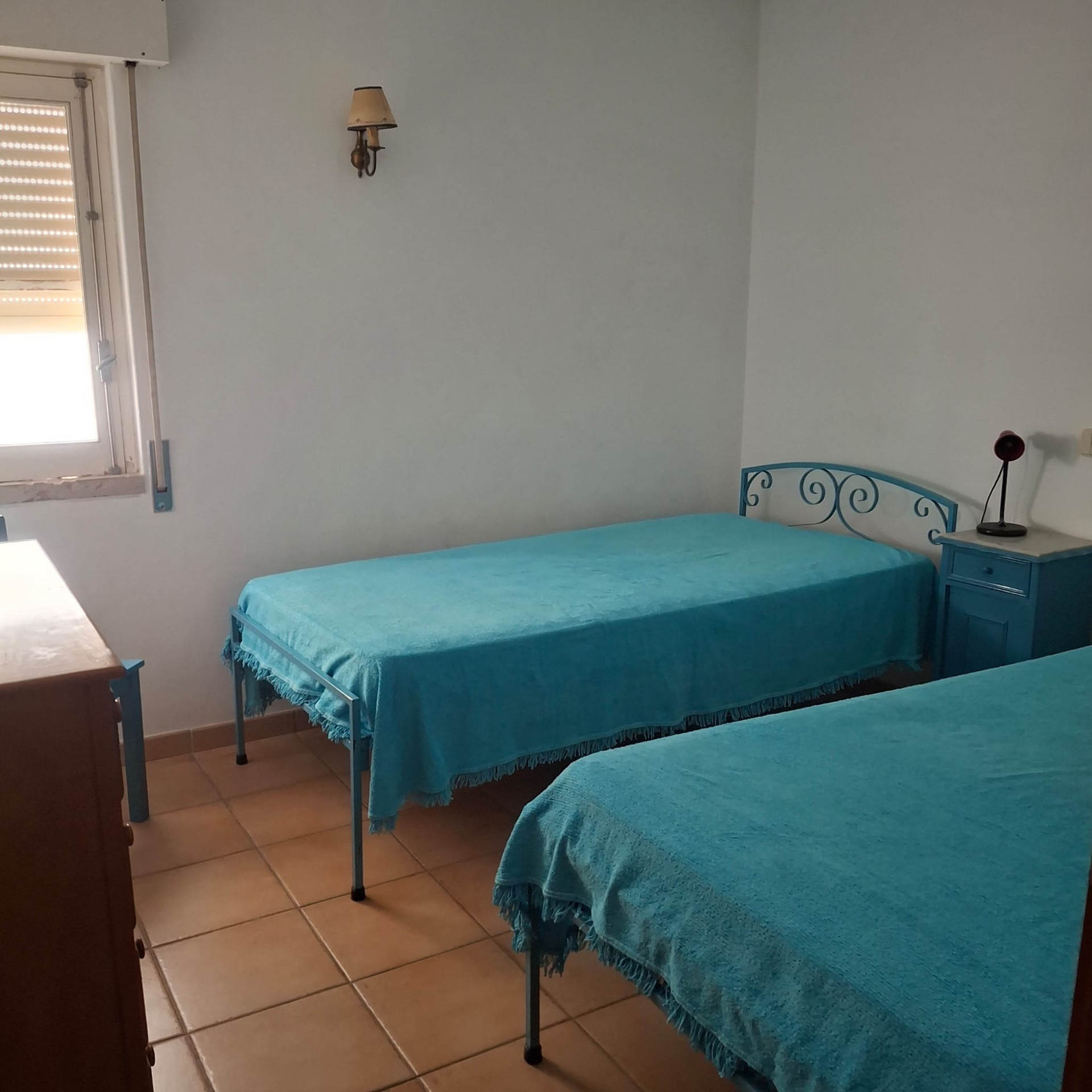 Twin bedroom with blue linens