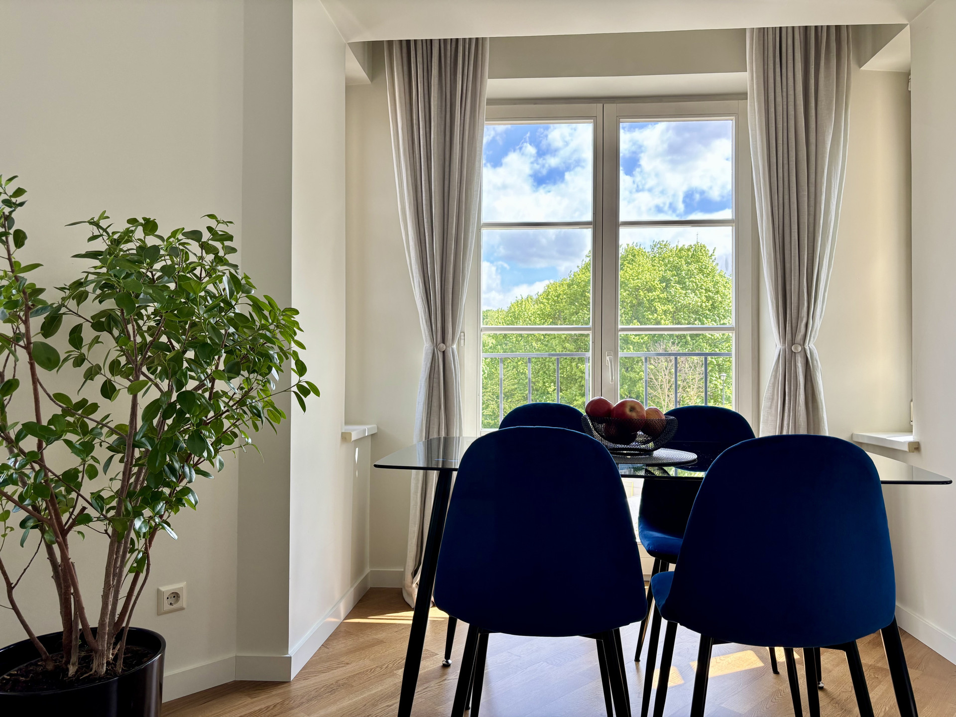Dining area, view.