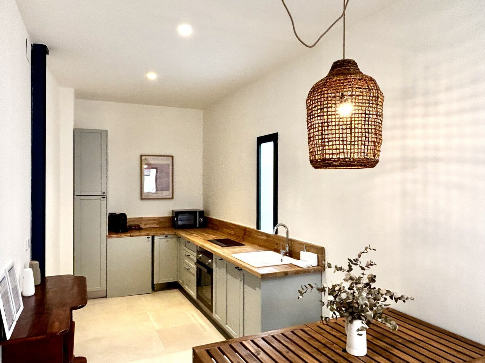 Full kitchen