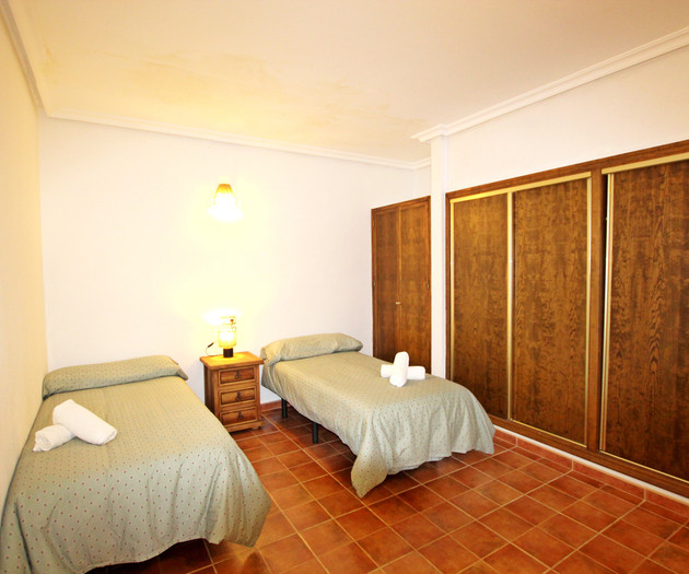 Twin bedroom with wardrobes