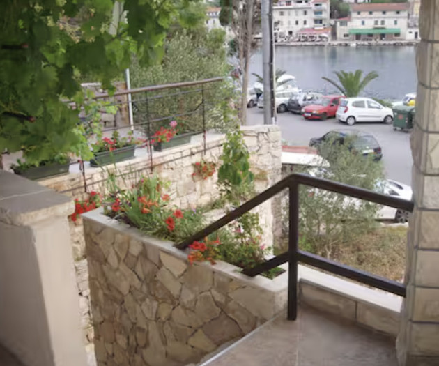 Solta beach Apartment Plaza