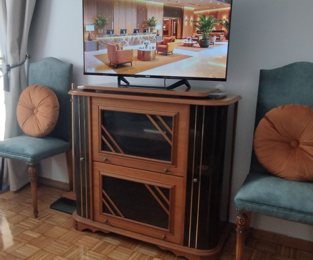 TV console with armchairs