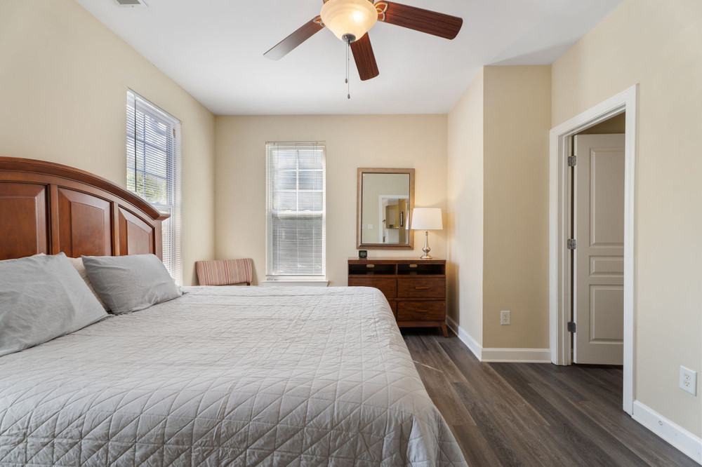Crossroads Townhome 2BR with Garage 2 preview