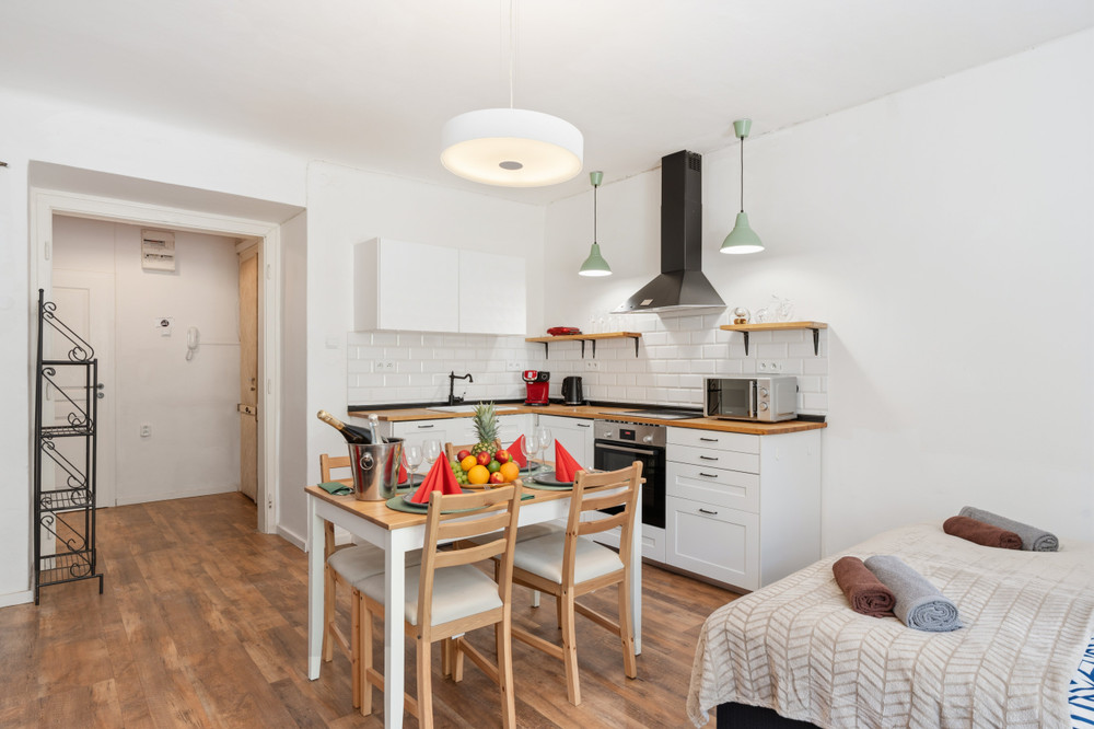 City Comfort Terrace | Stylish Central Home preview
