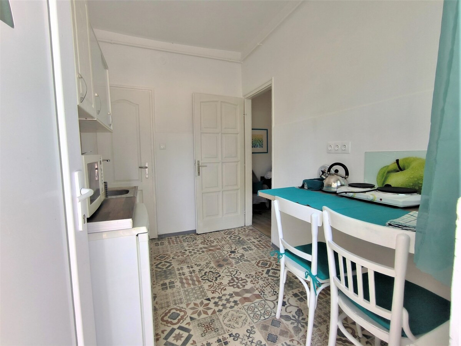 Full kitchen image 3