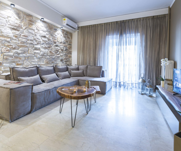Modern Stone Suite: 1Gbps Fiber & Space for 6