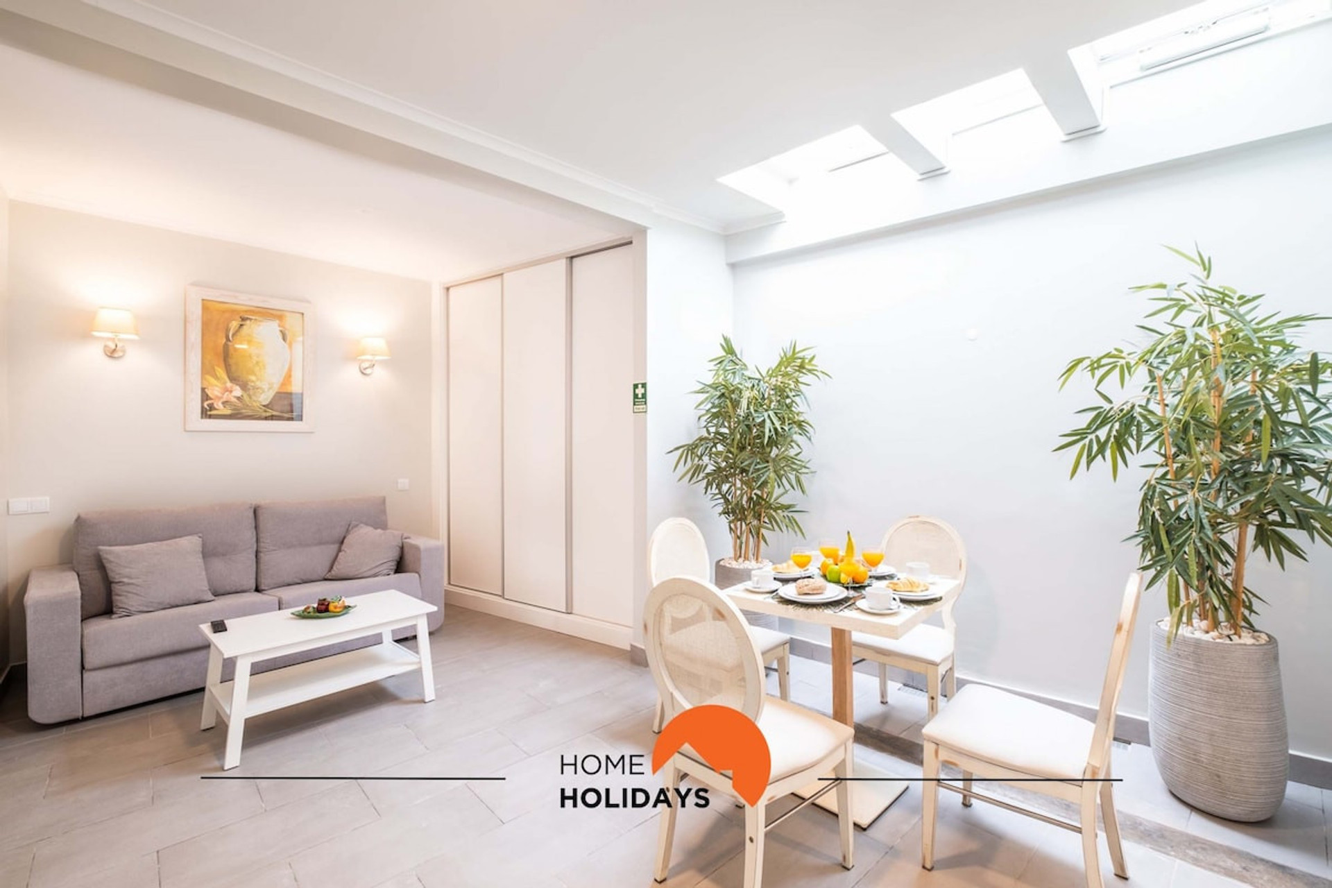 Modern, bright and cozy decor.