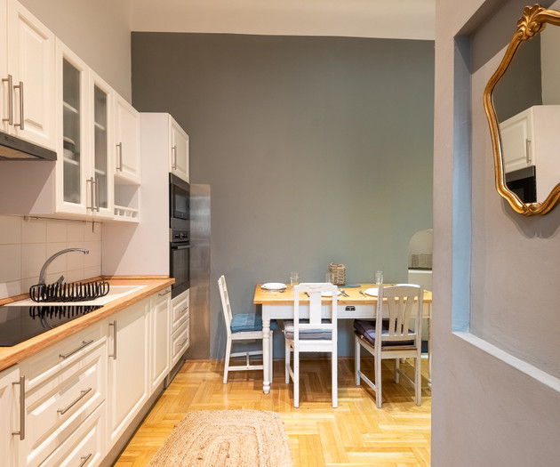 Chic Soho Apartment near Opera