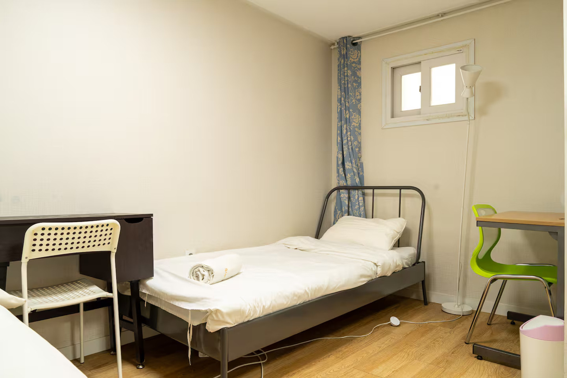 Bedroom (Bed B)