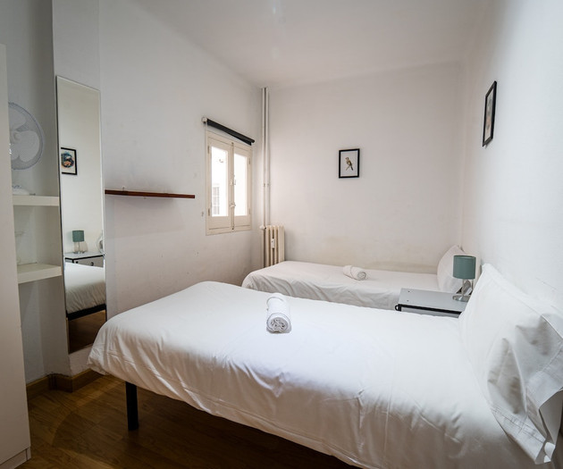Spacious apartment in Chamberí by beBalmy