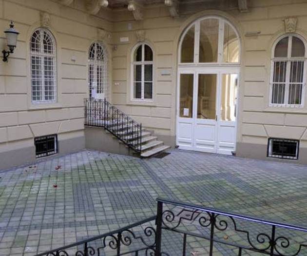 Palace apartment on Andrassy Avenue