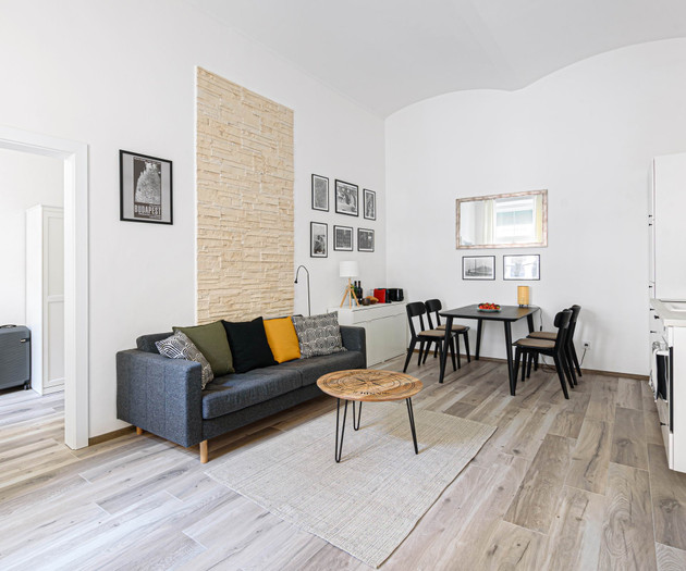 2 BEDROOM APARTMENT NEAR THE OPERA HOUSE