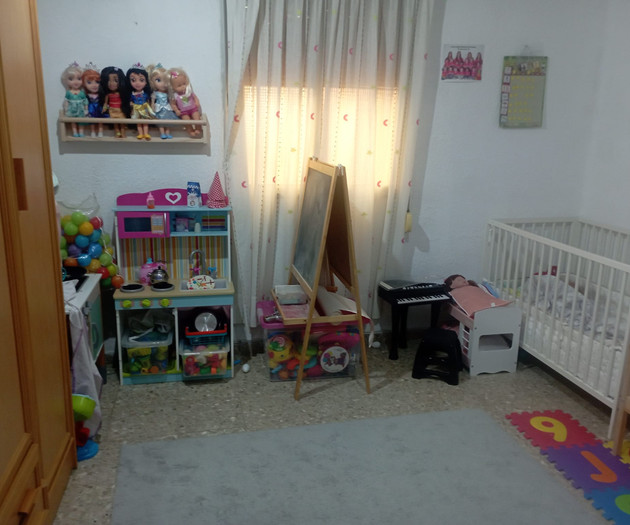 Large, bright kid-friendly home 20 mins from beach