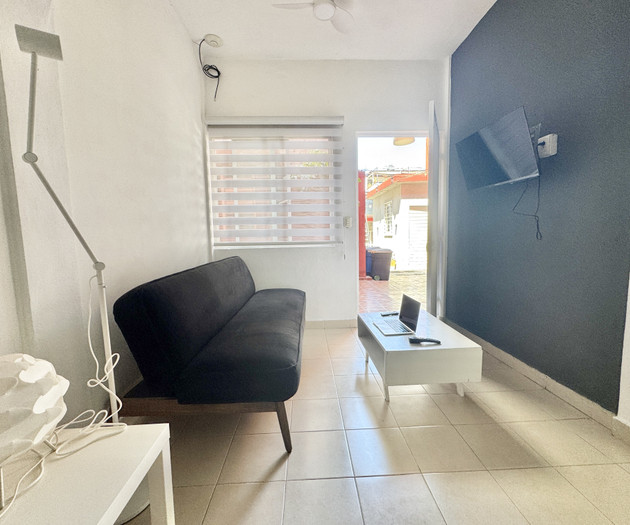 Flat 0/2 _ 500mbps WiFi_ desk,monitor,officeChair