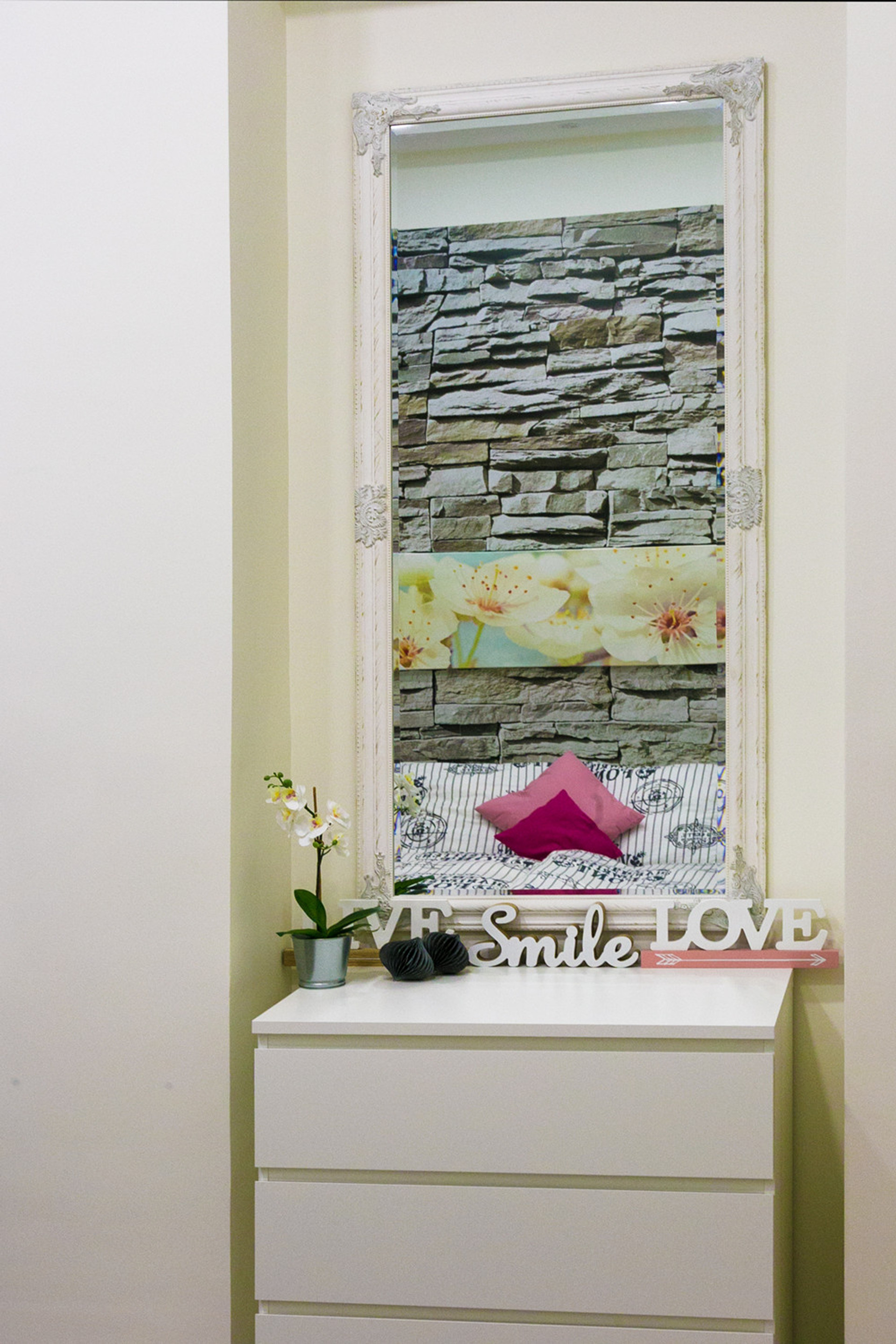 master bedroom with mirror 