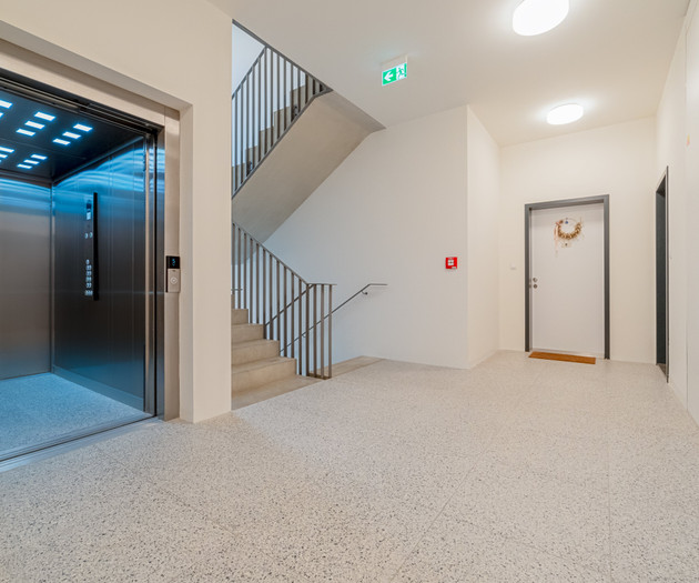 The Elegant White Suite in SmichovCity Residence