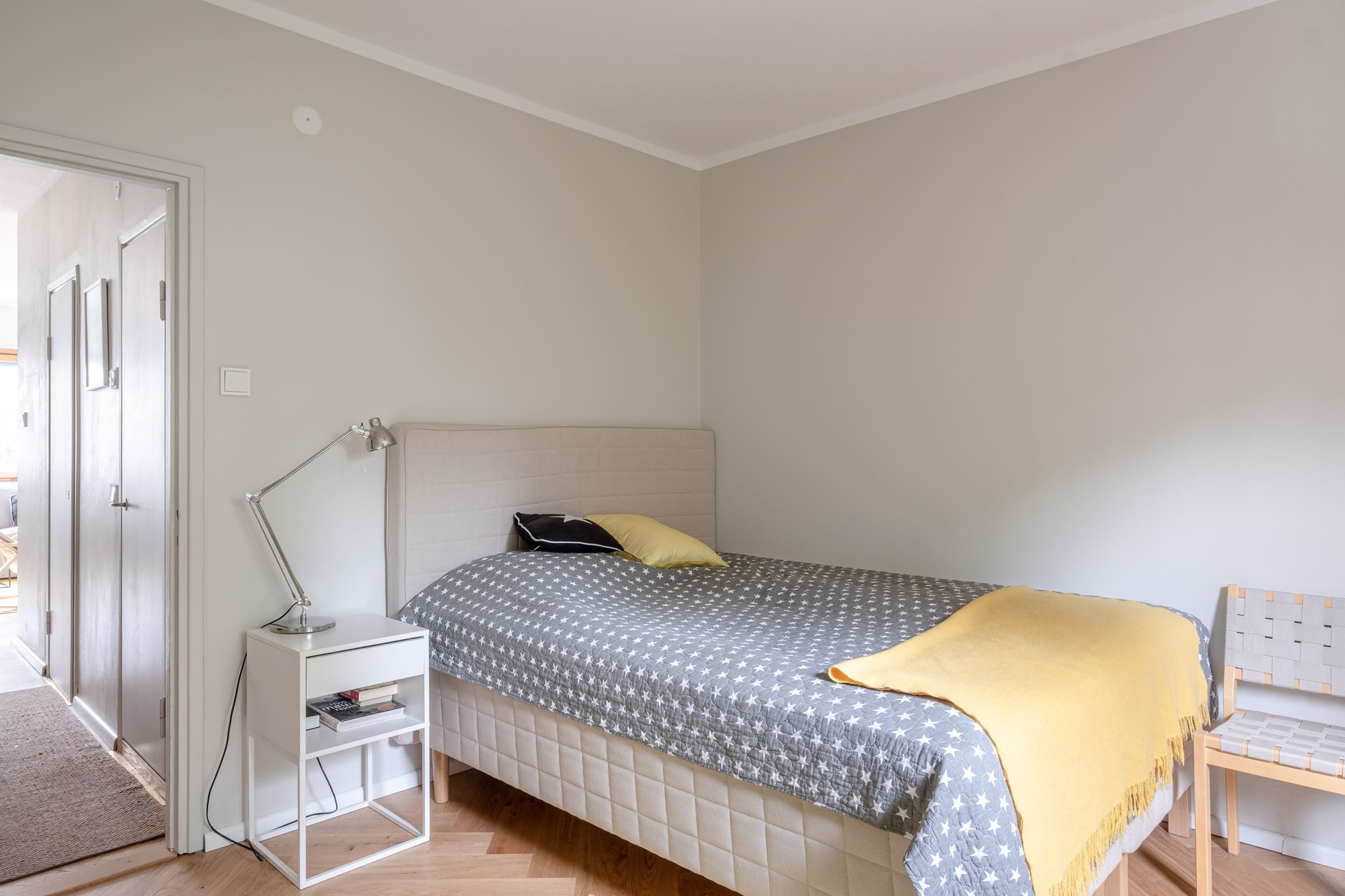 Bedroom with cozy bed setup