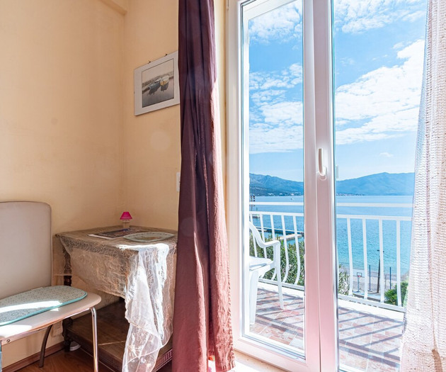 S1 studio next to the beach, with the sea view