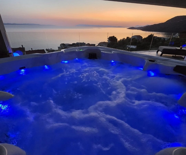 Penthouse Soll 100m from sea