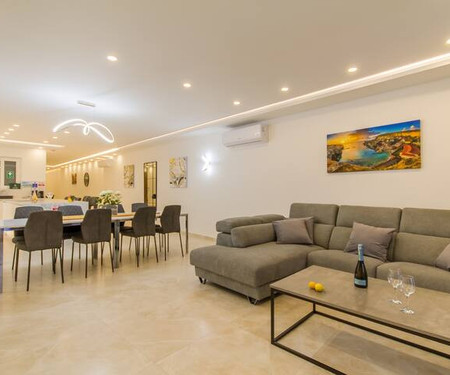 Aquamarine Luxury Apartment Qawra - Happy.Rentals
