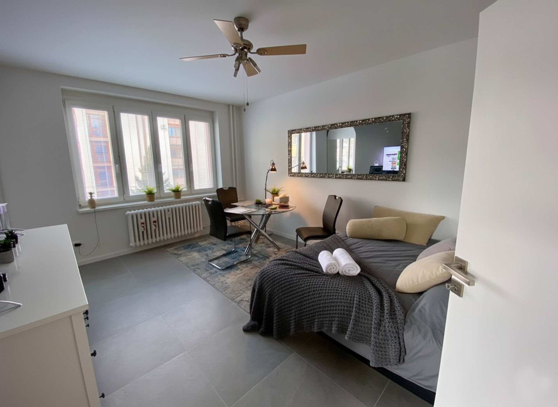 Living room image 1