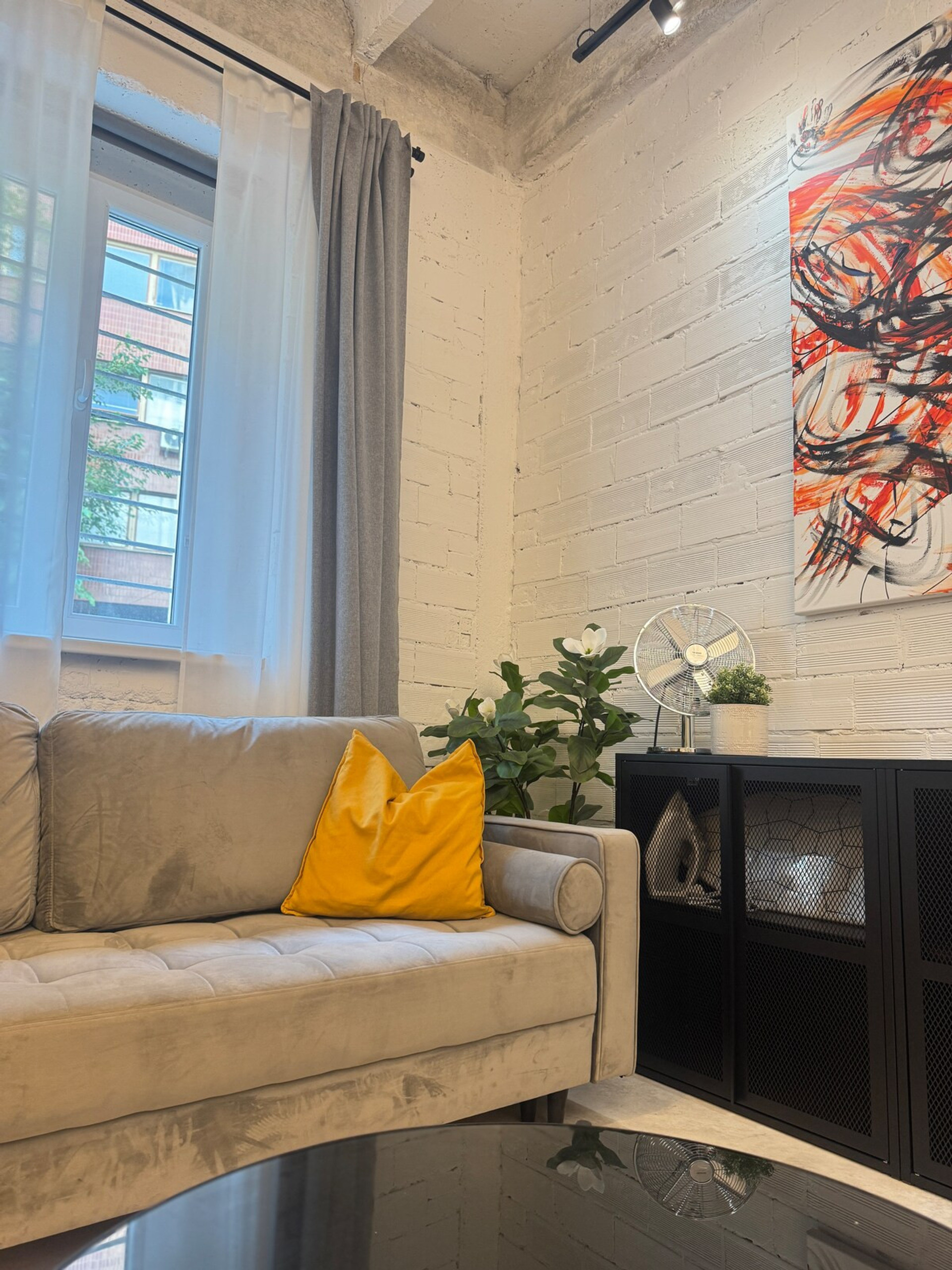 Living area image 4