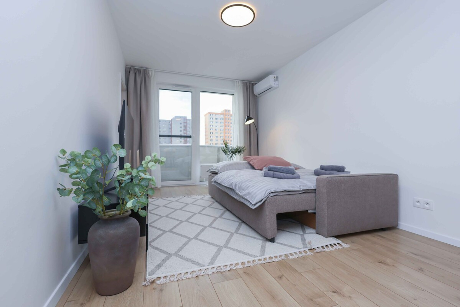 Living room image 5