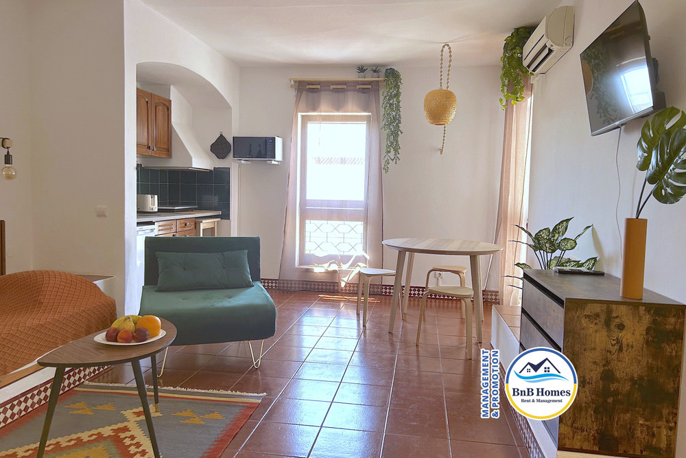 Cozy Studio with Pool - The Strip street & Beach preview