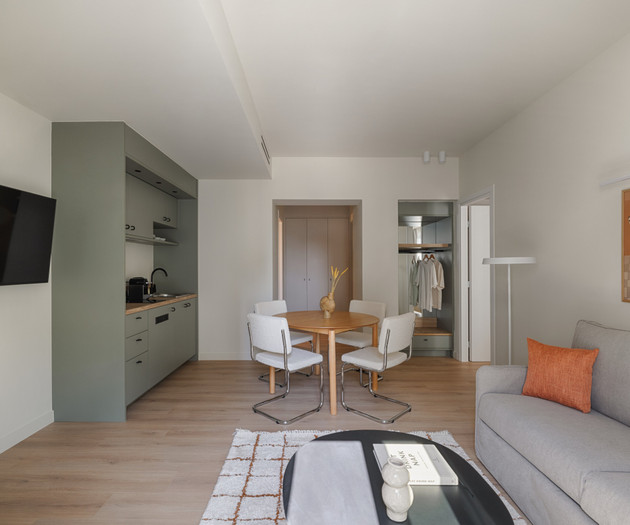 Bright 1-bed apartment, close to metro station