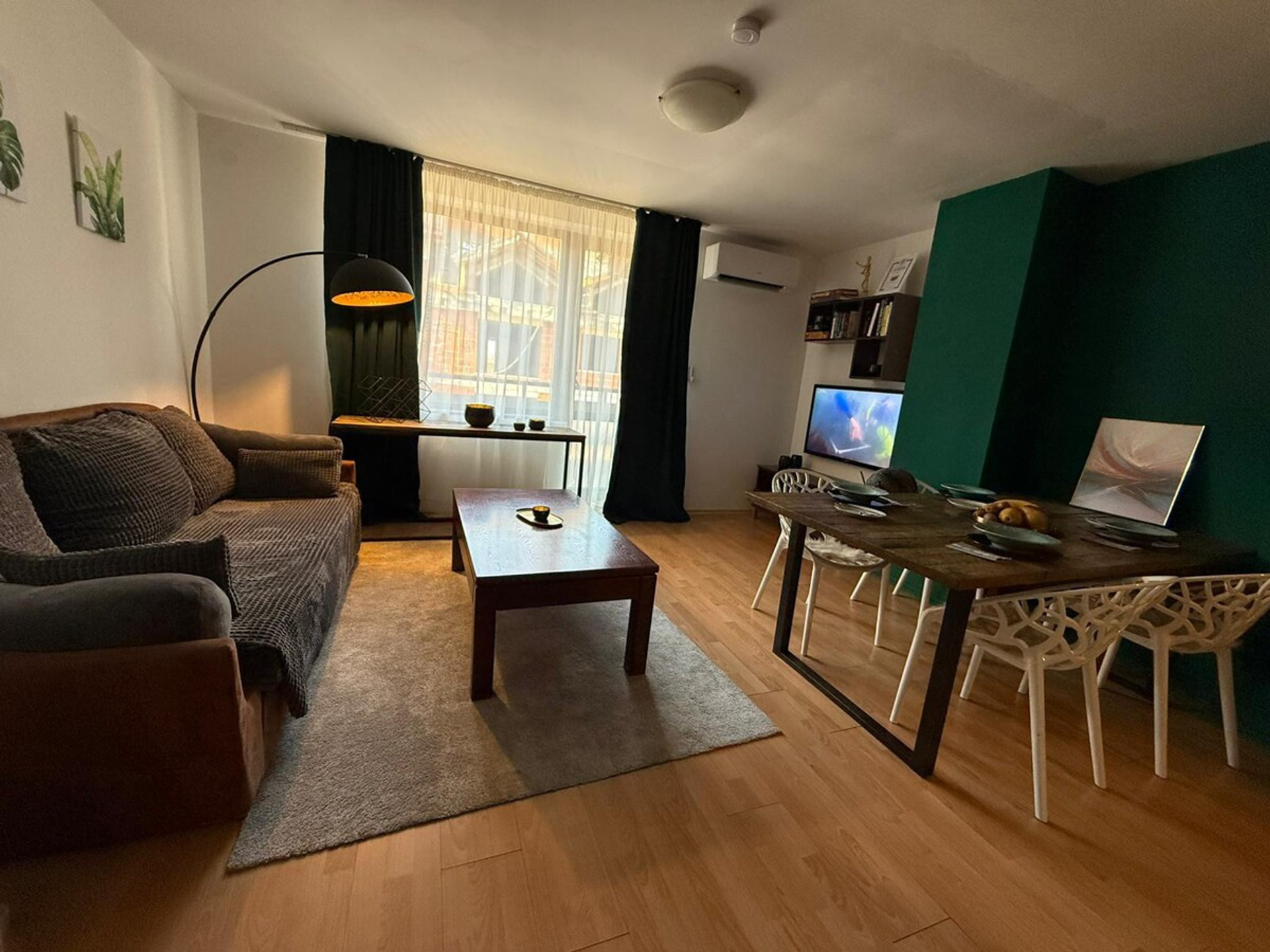 Living room image 7
