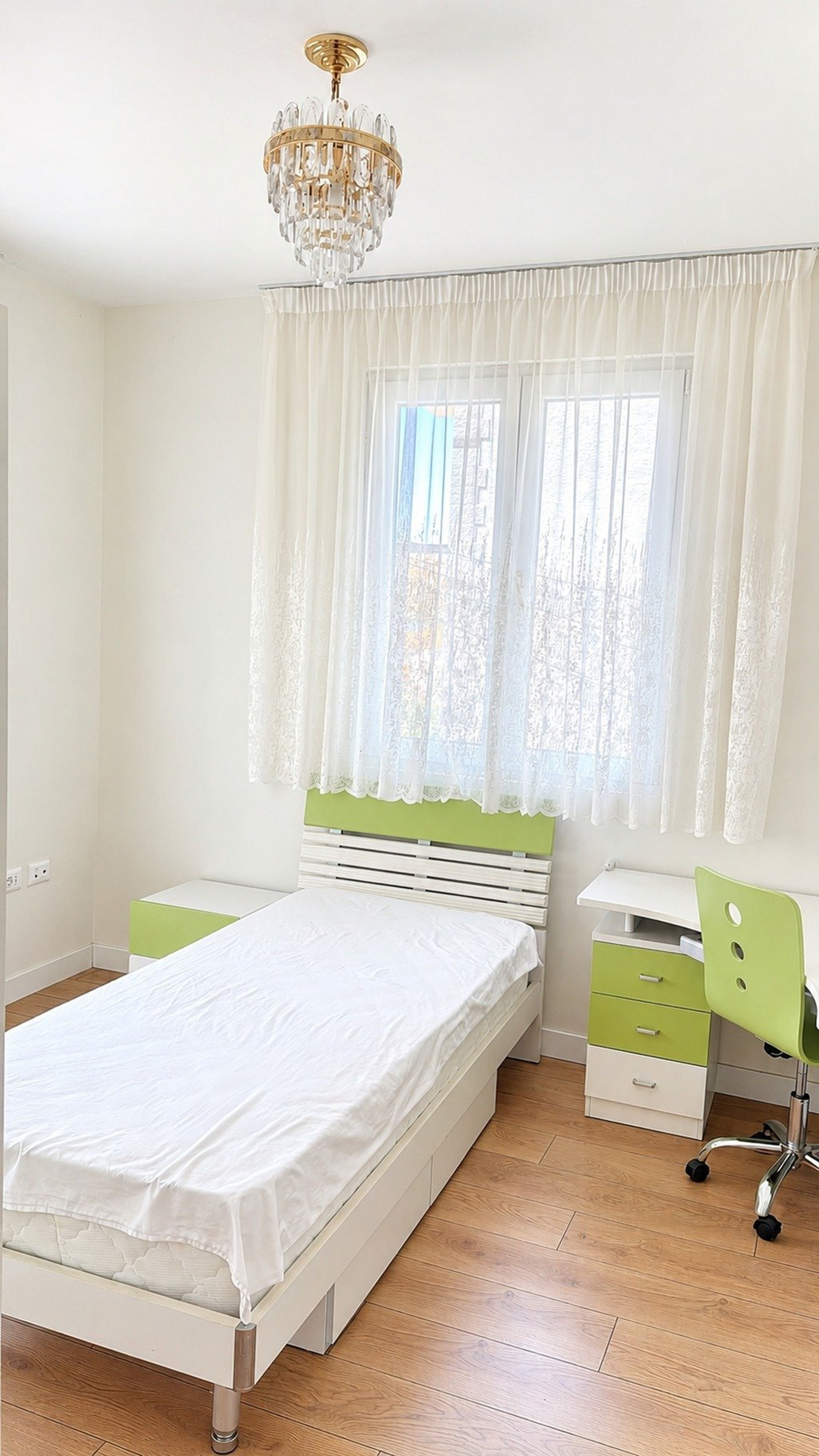 Single bedroom with study desk