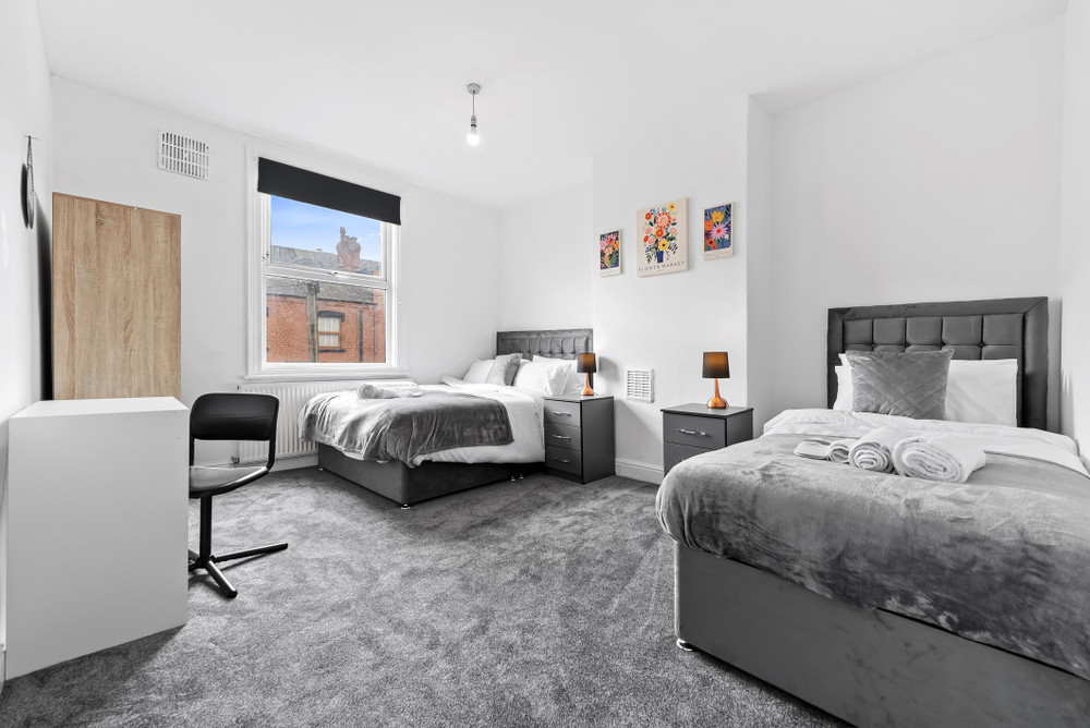 Spacious Leeds Home | Sleeps 6 | Free Parking preview