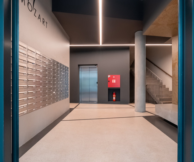 Building entrance hallway with elevator