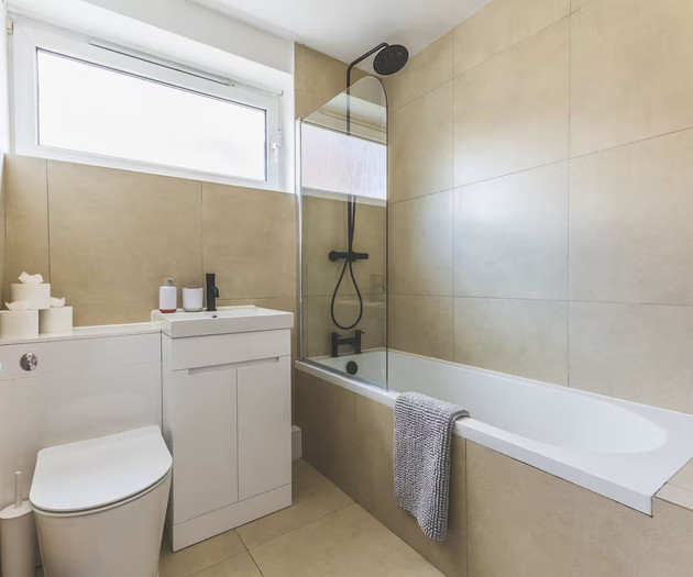 3 bed | Sleeps 7 | Private Parking | Great Locatio
