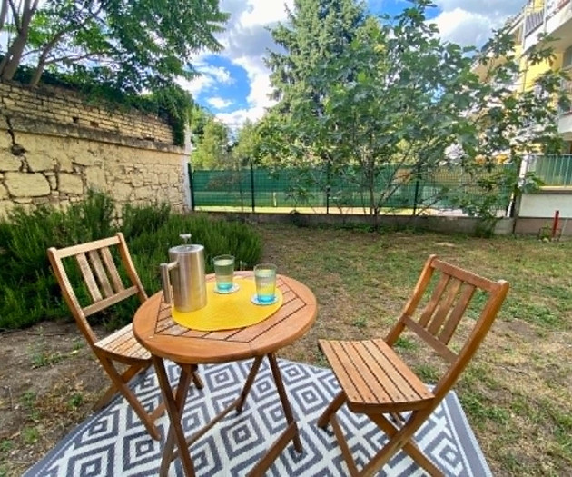 Bright and calm 1BR apartment wtih garden access
