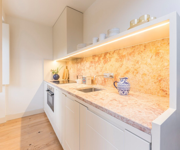 Full kitchen