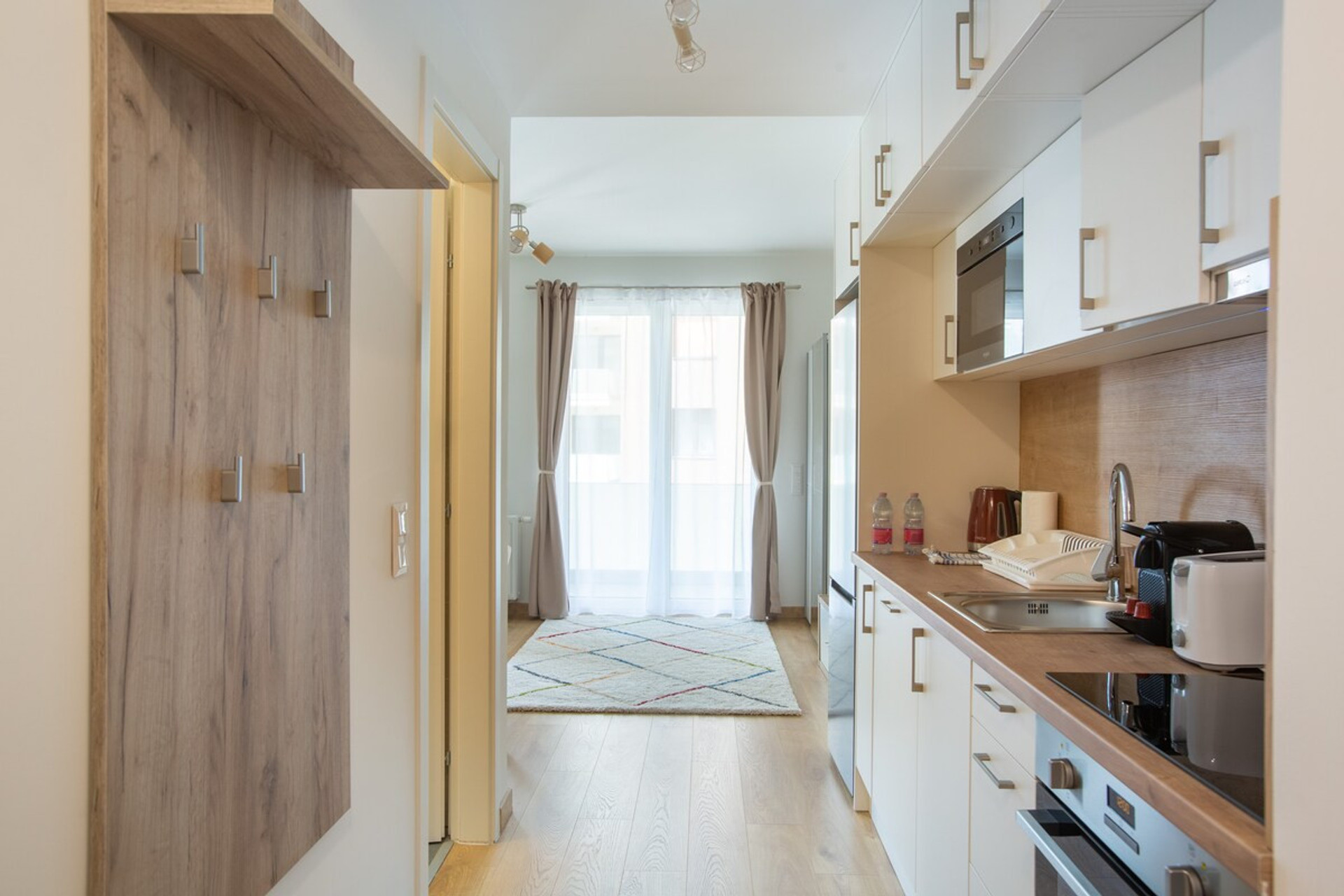 Full kitchen image 1