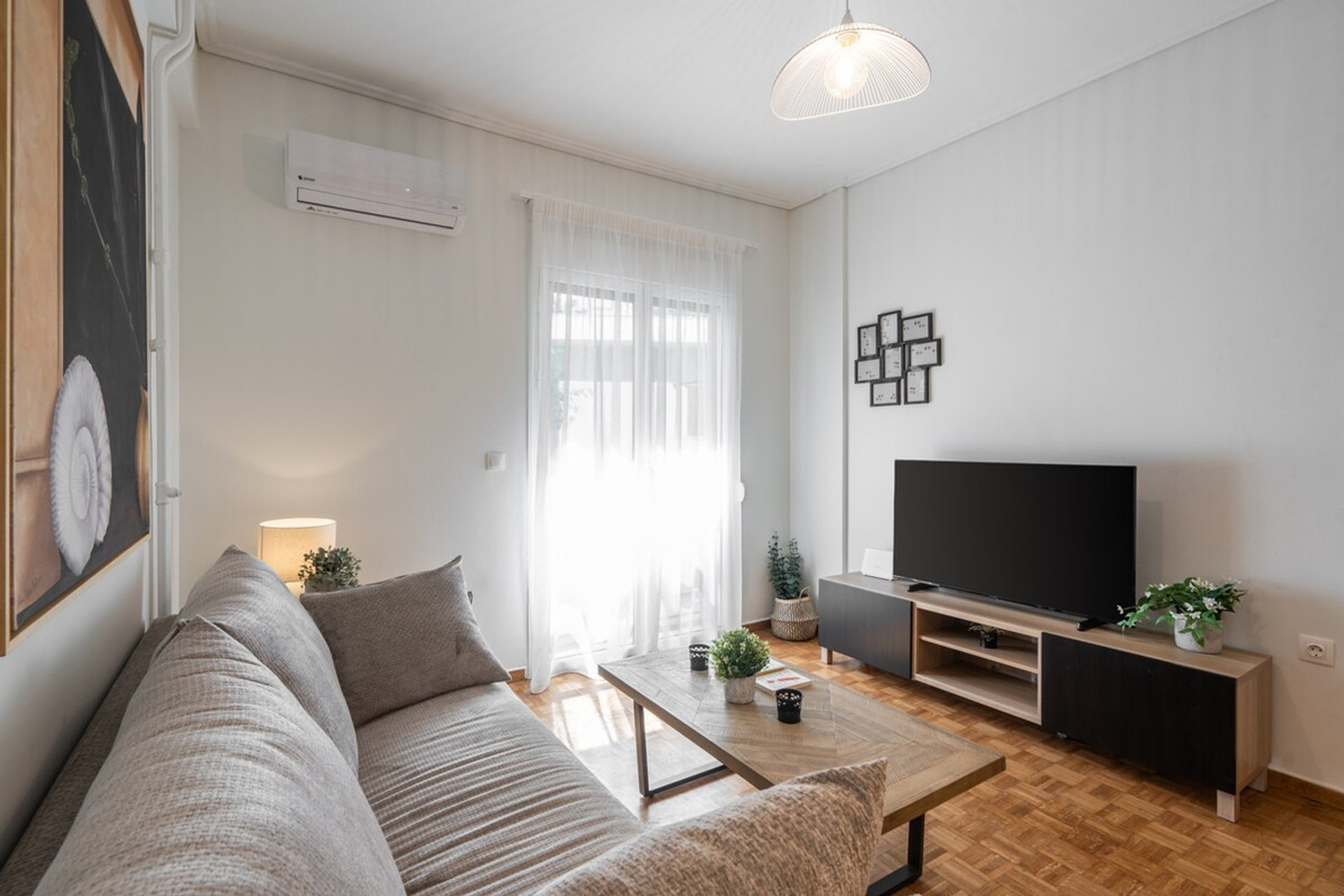 Living room image 1