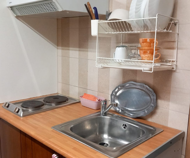 Se alquila estudio equipado y amueblado