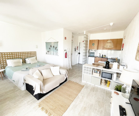 Seaview Studio | 10 min. Beach/Old Town, Pool, AC