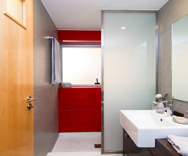 Full apartment conveniently located, 3+ months