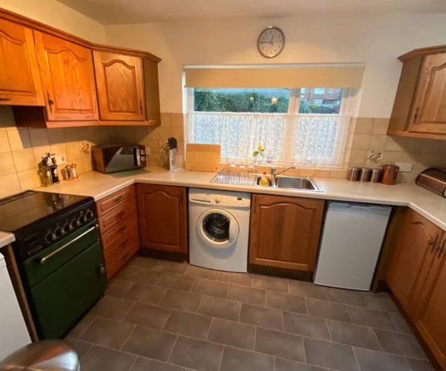 Comfortable 4 Bedroom House in Doncaster