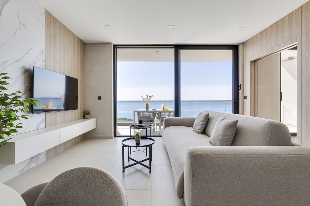 Stylish one-bedroom apartment with sea view preview