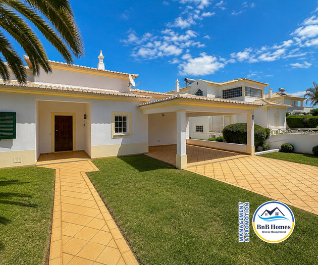 Villa Verde - 4 bedrooms, Marina view, pool & BBQ