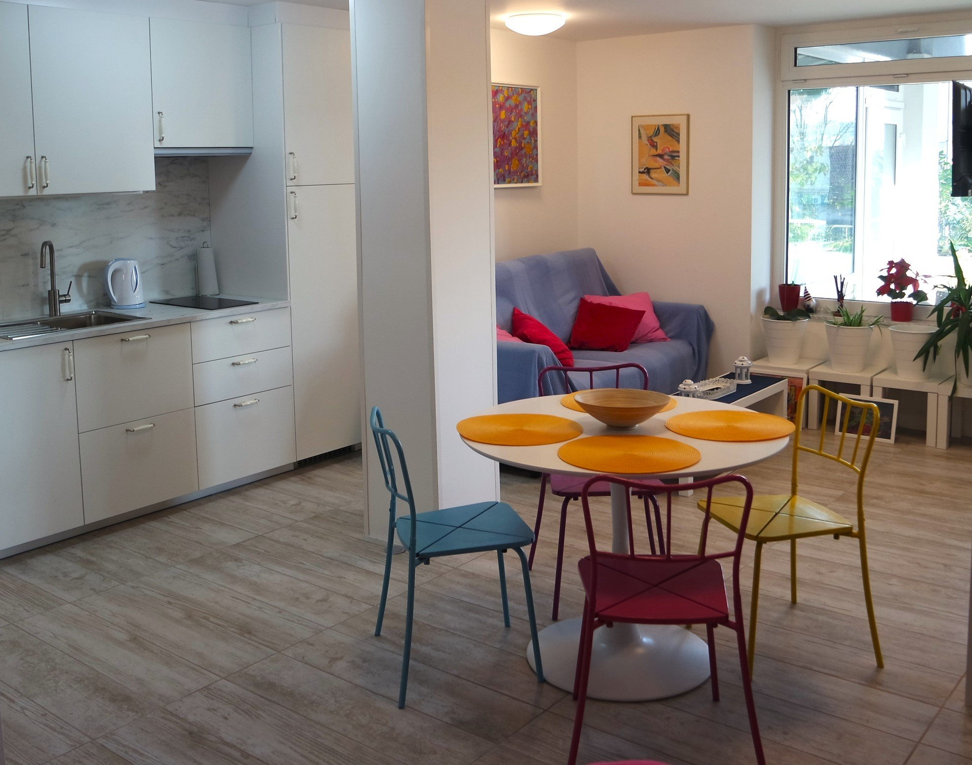Kitchen and dining area combo