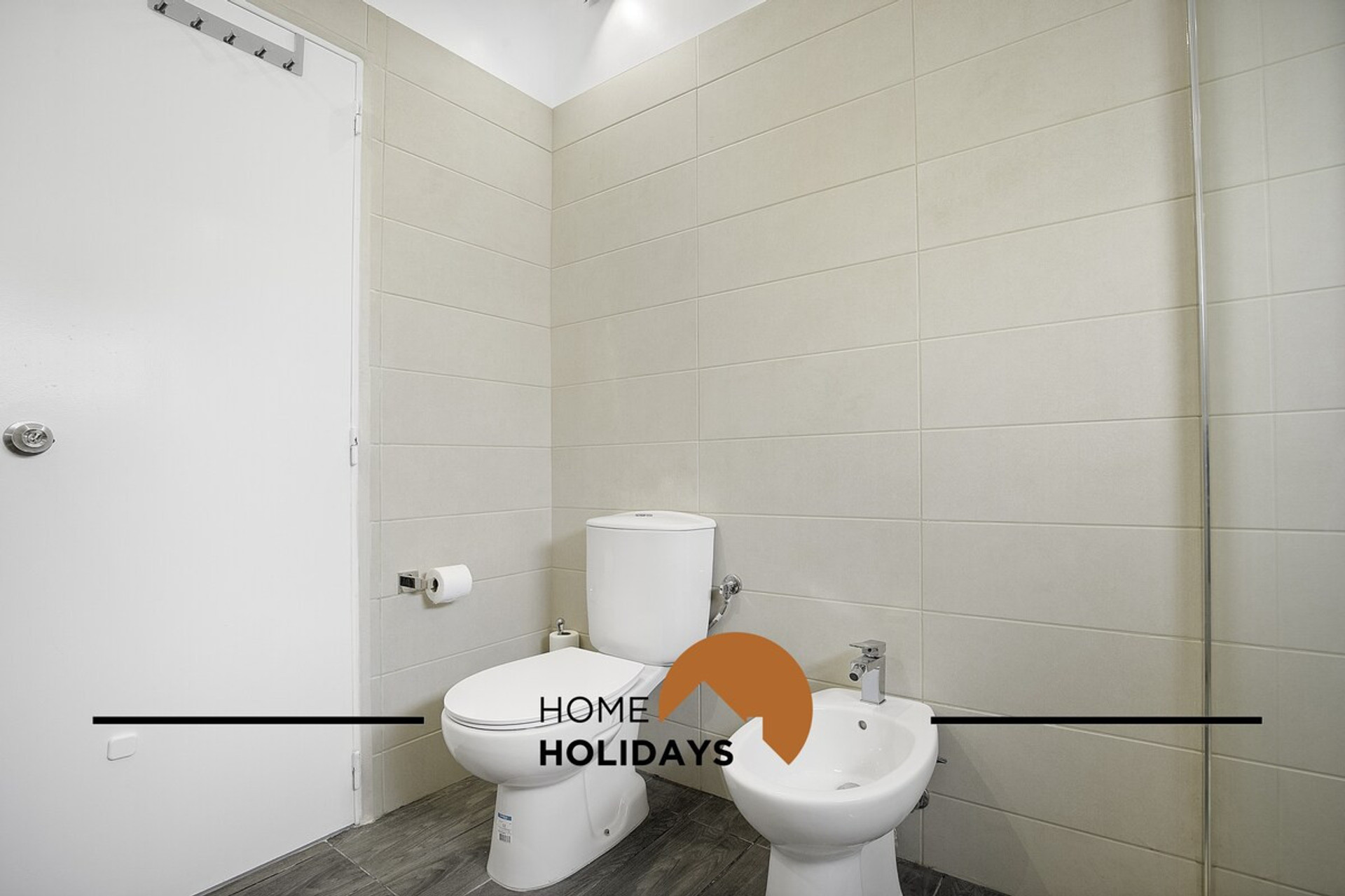 Full bathroom 1
